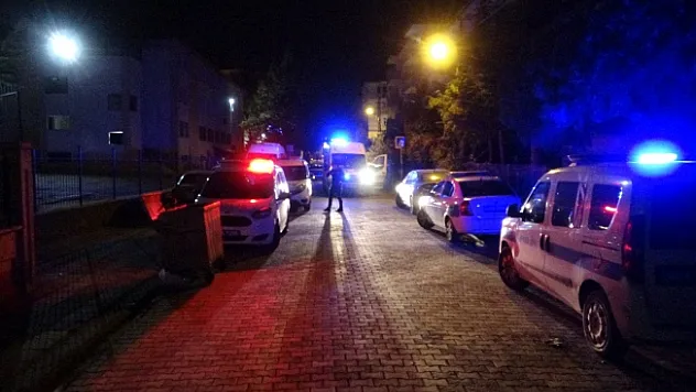 Komşuların bıçaklı kavgası kanlı bitti