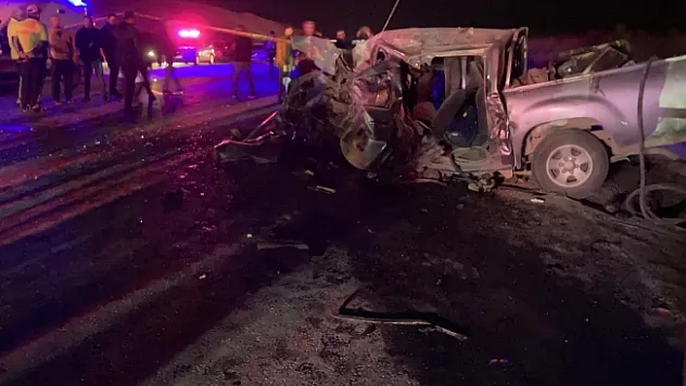 Malatya'da otomobil ile pikap kafa kafaya çarpıştı: 3 ölü, 4 yaralı