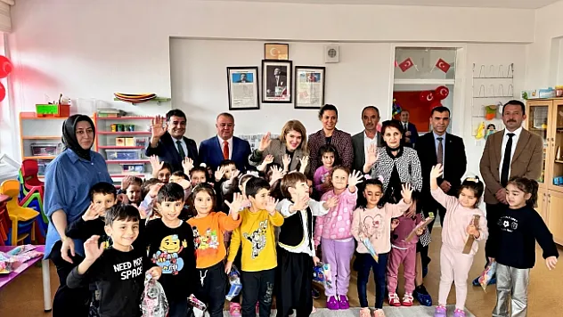 Ölmeztoprak minik öğrenciler ve depremzede vatandaşlarla bir araya geldi