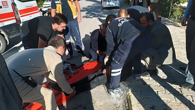 Otomobil ile motosiklet çarpıştı:  Sürücüsü ağır yaralı