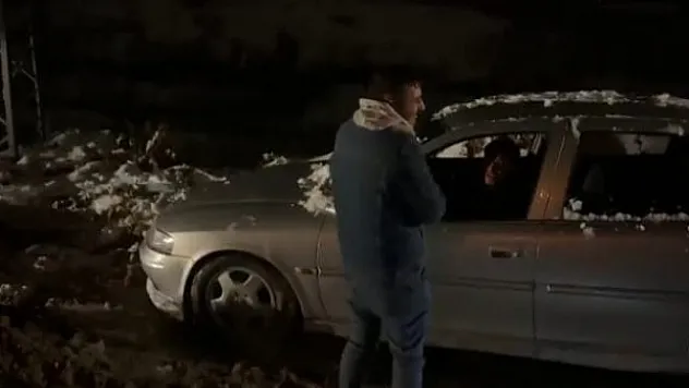 Çamura saplanan araç kurtarıldı