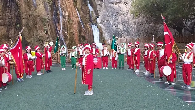 Minik mehteranlar tarihi mekanları gezdi