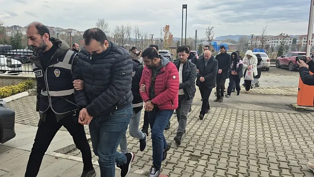 Yatırım yönlendirmesi yöntemiyle 384 bin TL dolandırdılar