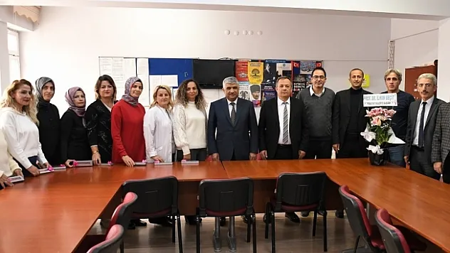 Yeşilyurt Belediyesi Öğretmeler Günü'nü kutladı