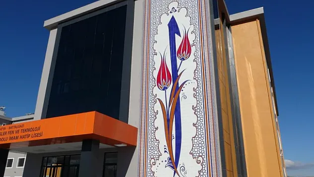 Malatya'da Guiness'e aday olan çiniler ilgi odağı oldu