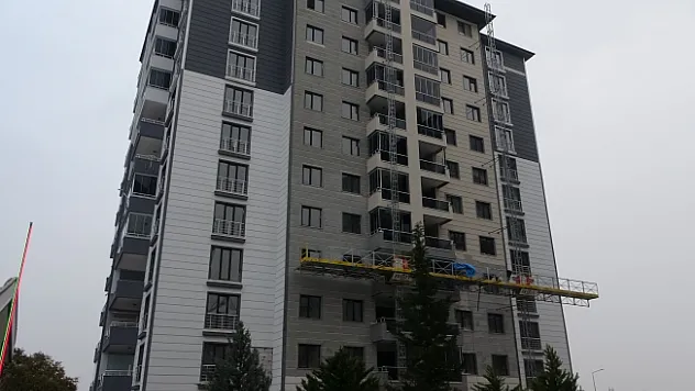 Malatya'da iskeleden düşen 3 işçi ağır yaralandı
