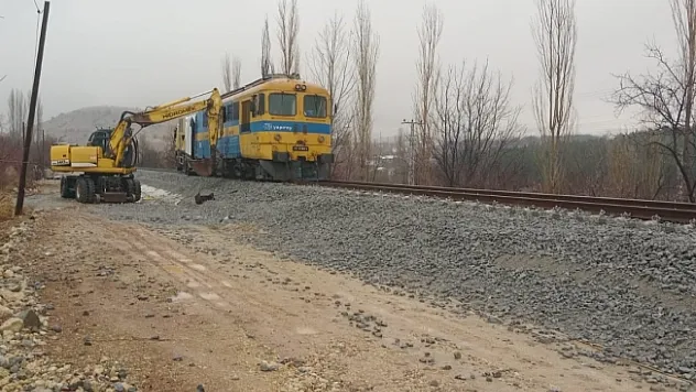 Malatya'da raylardan çıkan lokomotif paniğe neden oldu