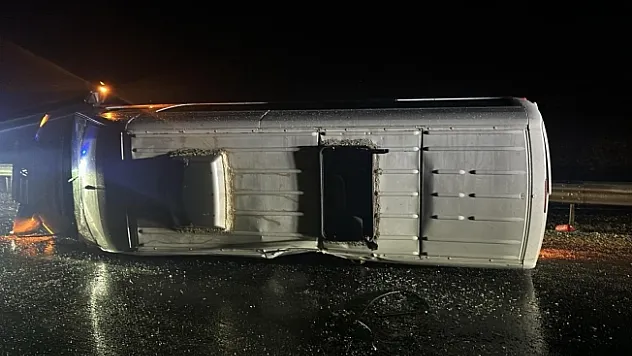 Malatya'da yolcu minibüsü devrildi: 4 yaralı