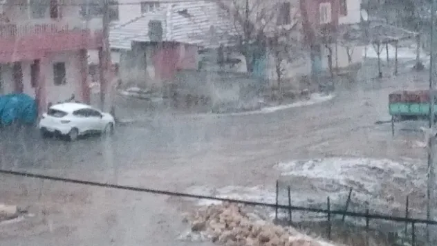 Malatya'da yüksek rakımlı bölgelerde kar yağışı etkili oldu