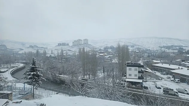 Darende ilçesi beyaza büründü