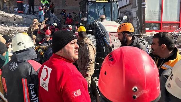 Depremden önce hastaneye gitti, hayatta kaldı