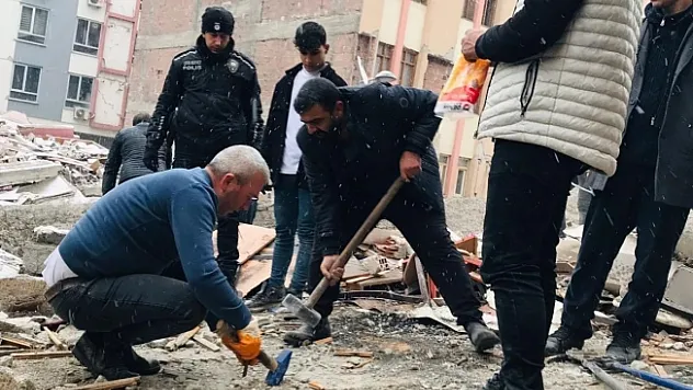 Enkazdan saatler sonra kurtarılan depremzede: &quotAllah bir daha o günleri yaşatmasın&quot