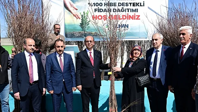 Yeşilyurt Belediyesi'nden çiftçilere fidan desteği