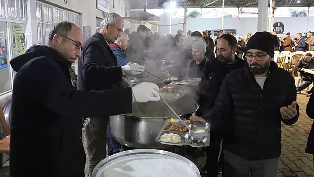 25 Yıldır Ramazan'da Kadınlar Dinleniyor: İftarı Erkekler Yapıyor