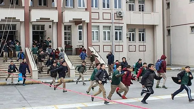 3 Ekim İstanbul'da Okullar Tatil Mi? Depremin Ardından Gözler Valilik Kararına Çevrildi