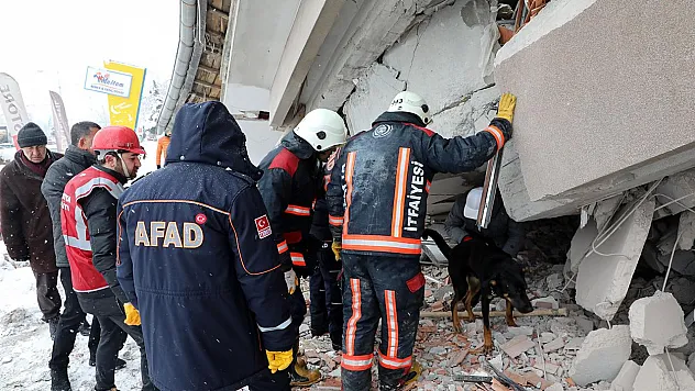 6 Şubat'ın Gizli Kahramanları Konuştu: Kendi Yakınlarımızın Akıbetini Bilmeden Can Kurtardık
