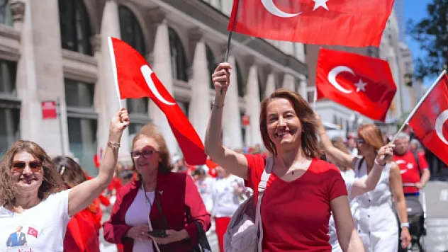 ABD'de Türk Günü Coşkusu! Binlerce Kişi New York Sokaklarında Buluştu