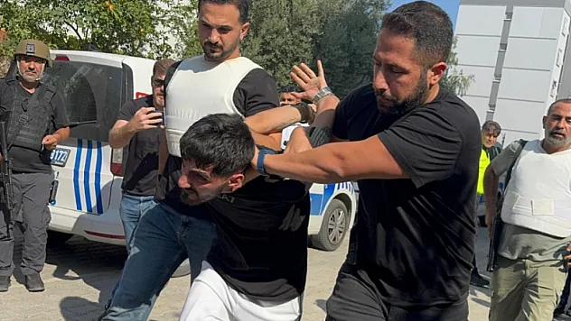 Adana'da Gerilim! El Bombasıyla Polise Direnen Firari Yakalandı