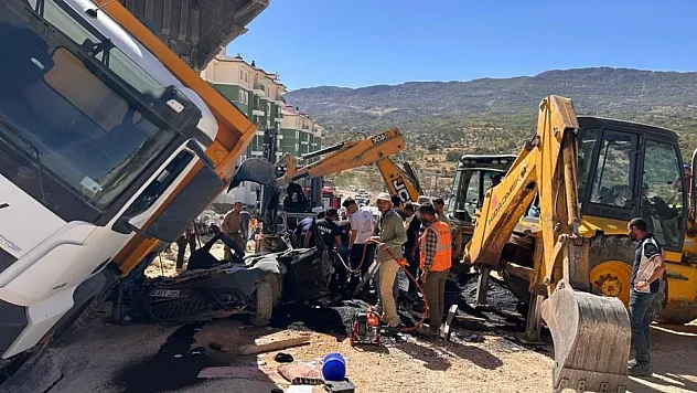 Adıyaman'da İnşaat Alanında Feci Kaza: Üzerine Kamyon Devrilen Sürücü Hayatını Kaybetti