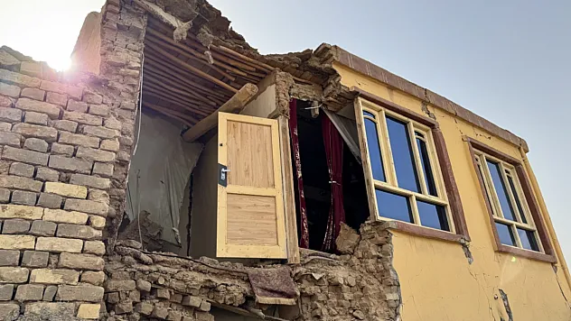 Afganistan'da 6,3 Büyüklüğünde Deprem: 19 Ölü, 320 Yaralı