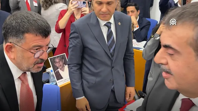 Ağbaba'dan Bakan Tekin'e Karne, Bakan Tekin'den Ağbaba'ya Sıfır