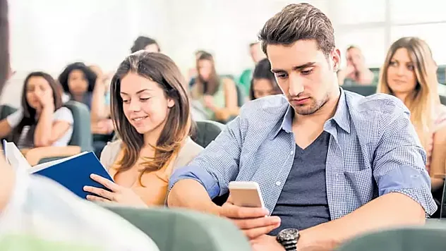 Akademik Dünyada Odaklanma Sorunu ve Yapay Zeka Kuşatması Derinleşiyor