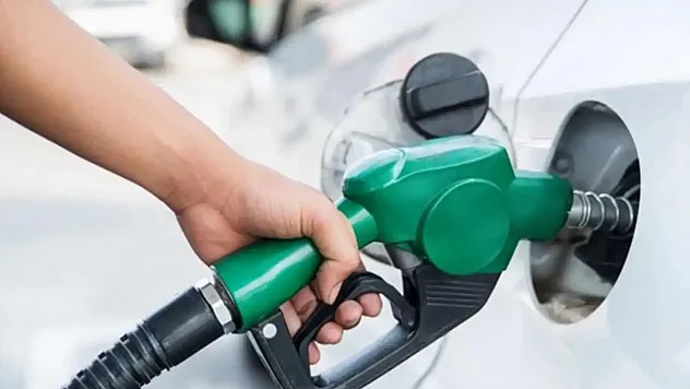 Akaryakıtta Bu Gece Yarısı Çifte İndirim Geliyor: Benzin ve Motorinde Fiyatlar Düşüyor