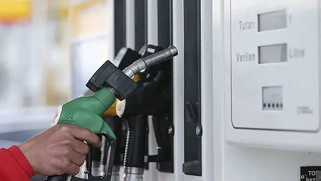 Akaryakıtta Gece Yarısı Alarmı: Benzin ve Motorine Bu Gece Zam Gelecek mi?
