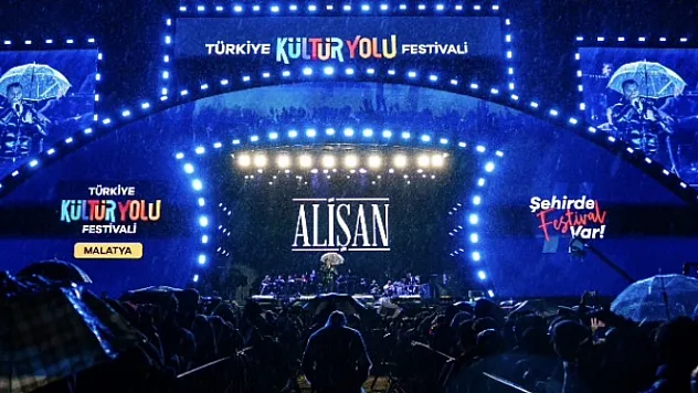 Alişan Yağmurla Sahneye Çıktı, Coşku Dinmedi