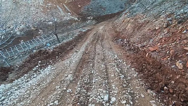 Ambulans Geçemez Hale Geldi: Erkenek'te Yol Çilesi