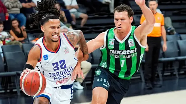 Anadolu Efes Evinde Kazandı! Seride 3'te 3 Yaptı