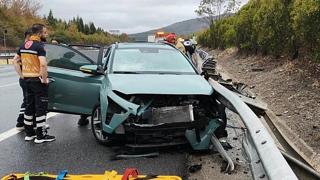 Anadolu Otoyolu Gümüşova Mevkiinde Kaza: 5 Kişi Yaralandı, Sürücü Araçta Sıkıştı