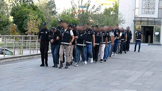 Ankara'da Tefecilik Çetesi Çökertildi! 403 Milyon TL'lik Servete El Konuldu, 20 Kişi Tutuklandı
