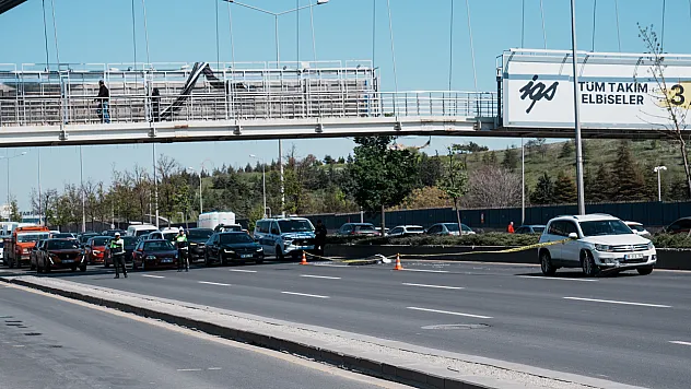 Ankara'da Üst Geçitte Feci Ölüm! Afiş Asarken Yola Düşen İşçiden Acı Haber