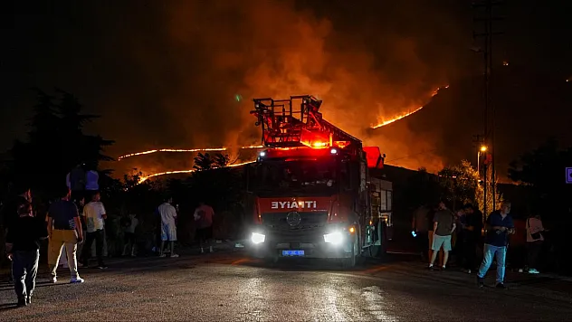 Ankara İtfaiyesi Alarmda! Kuru Ot Ve Anız Yangınları Kenti Kuşattı
