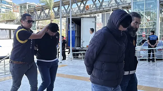 Antalya'da Dehşet: Bıçaklanarak Öldürülen Adamın Cesedi Uçurumda Bulundu