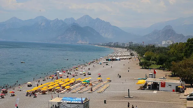 Antalya'da Hissedilen Sıcaklık 47 Dereceye Ulaştı