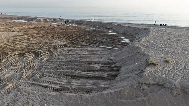 Antalya Sahillerinde Kum Hırsızlığı Alarmı! Dron Görüntüleri Tahribatı Gözler Önüne Serdi