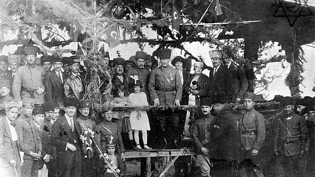 Atatürk'ün Soyağacı ve Az Bilinen Fotoğrafları Albümde Toplandı