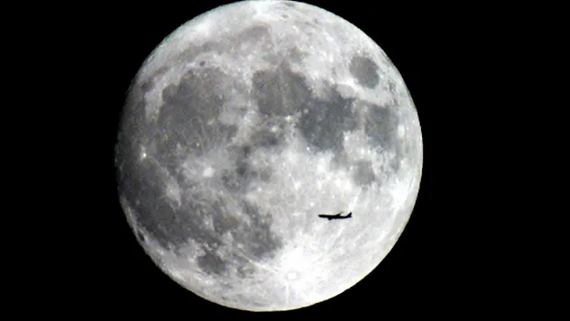 Ay'da Yeni Dönem! NASA Yüzeye Nükleer Reaktör Kurmak İçin Düğmeye Bastı