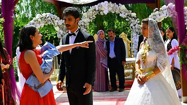 Aybüke Pusat Sezon Finaliyle  Halef'e Veda mı Ediyor?