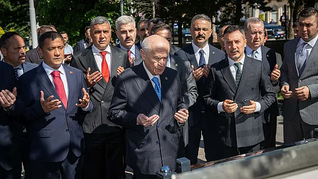 Bahçeli, Ülkücü Şehitler Anıtı'nı Ziyaret Etti
