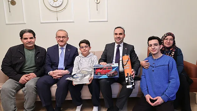 Bakan Kacır Malatya'da Kantarcı Ailesinin İftar Sofrasına Konuk Oldu