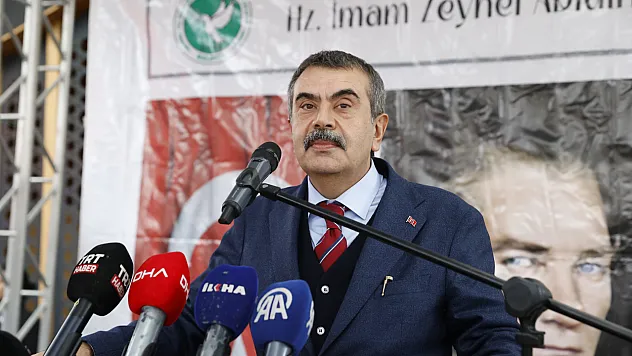 Bakan Tekin, Cemevi'nde Vatandaşlarla Buluştu