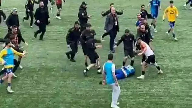 BAL'da Skandal Gece: Artvin Murgul'daki Maç 24 Kırmızı Kartla Tarihe Geçti! Sahada Kavga, Tribünde Gerginlik