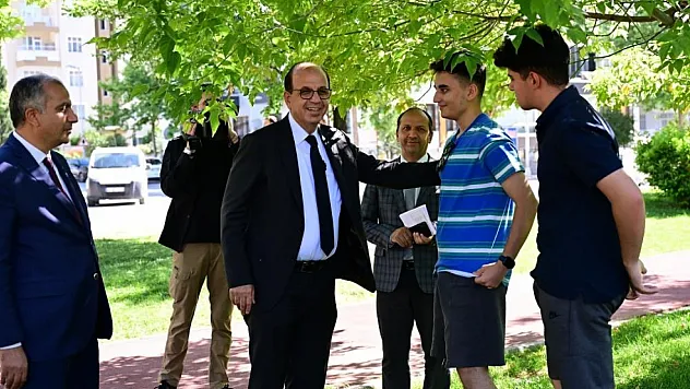 Başkan Geçit park yenileme hizmetlerini inceledi