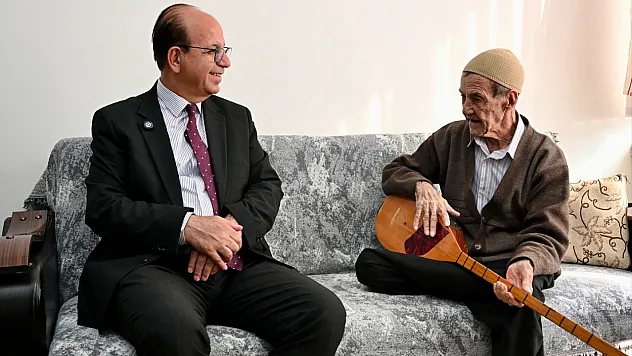 Başkan Geçit'ten Halk Ozanı Abuzer Aşkınses'e Vefa