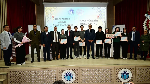 Battalgazi'de Gençlerin Fikir Düellosu! Münazara Şampiyonu Belli Oldu