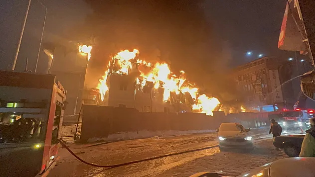 Battalgazi'de İşçilerin Kaldığı KonteynerlerAlev Topuna Döndü!