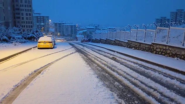 Battalgazi'de Kar Mesaisi: Sahur Sonrası Sahada Denetim!